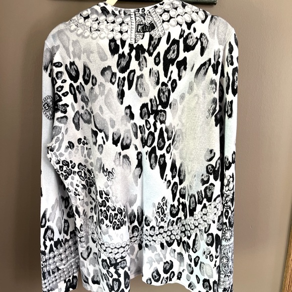 Cyrus Mid Weight V-Neck Sweater - Size XL - Picture 2 of 8